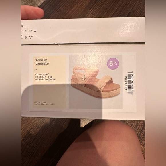 NIB Rattan Sandals - Picture 7 of 7